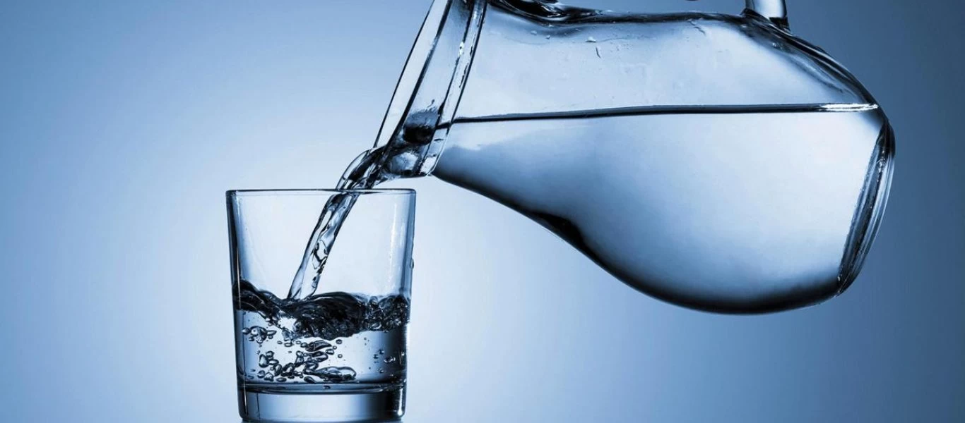 Όσα πρέπει να γνωρίζετε για τη δηλητηρίαση από το νερό (βίντεο)